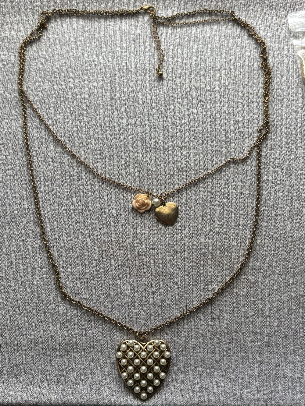 Vintage gold tone 2-stranded faux pearl studded heart &peach rose chain necklace